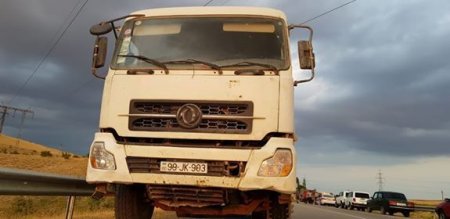 Yük avtomobili qəza törətdi, 27 qoyun tələf oldu - FOTO Yük avtomobili qəza törətdi, 27 qoyun tələf oldu - FOTO