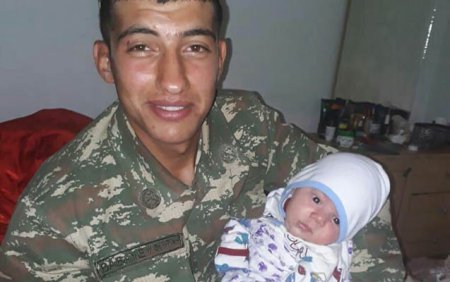 Düşmən snayperinin yaraladığı əsgərimizin FOTOLARI Düşmən snayperinin yaraladığı əsgərimizin FOTOLARI