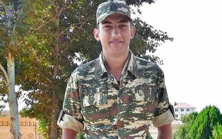 Düşmən snayperinin yaraladığı əsgərimizin FOTOLARI Düşmən snayperinin yaraladığı əsgərimizin FOTOLARI