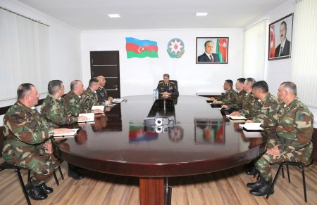 Vilayət Eyvazov əsgərlərlə nahar etdi (FOTOLAR)