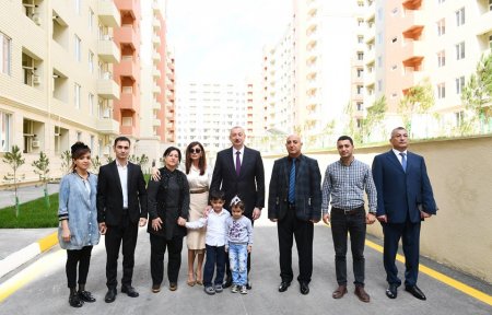 Prezidentin məcburi köçkünlərlə görüşündən səmimi - FOTOLAR