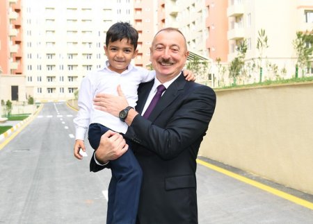 Prezidentin məcburi köçkünlərlə görüşündən səmimi - FOTOLAR