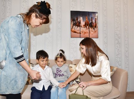 Prezidentin məcburi köçkünlərlə görüşündən səmimi - FOTOLAR