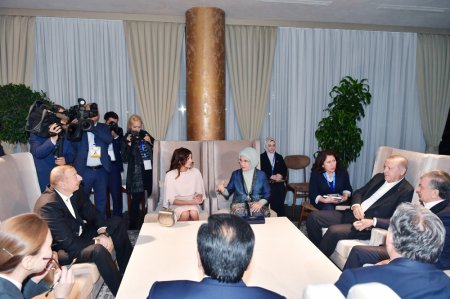 Prezident İlham Əliyev dövlət və hökumət başçıları ilə birgə şam edib - FOTO