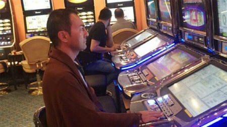 Sərdar Ortaç qumarda sərvət uduzdu