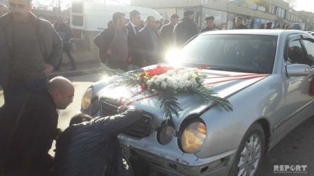Azərbaycanda gəlin maşını qəzaya düşdü: Bəy-gəlin içində olub - FOTO Azərbaycanda gəlin maşını qəzaya düşdü: Bəy-gəlin içində olub - FOTO