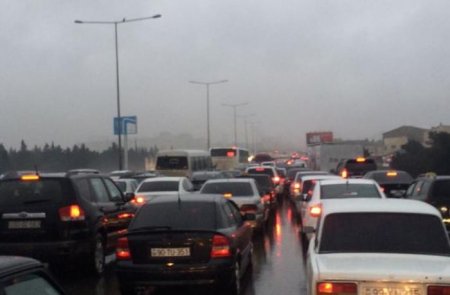 Bakı-Sumqayıt yolunda yenə tıxac yarandı - FOTOLAR