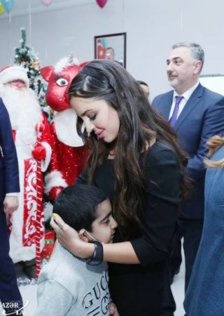 Leyla Əliyeva Hematologiya və Transfuziologiya İnstitutunda müalicə alan uşaqlarla görüşüb - FOTO