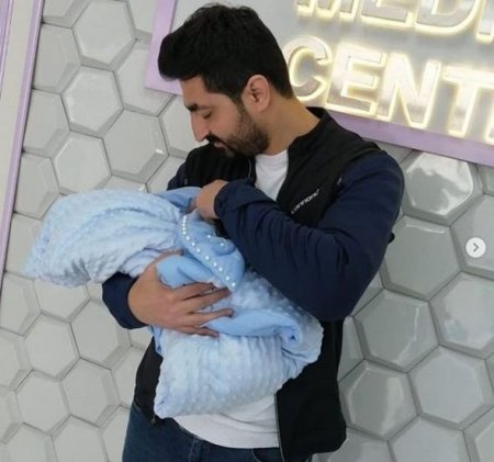 Azərbaycanlı aktyor beş günlük övladının şəklini paylaşdı - FOTO Azərbaycanlı aktyor beş günlük övladının şəklini paylaşdı - FOTO