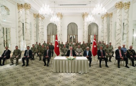 Ərdoğan indi də bu hərbçilərlə görüşdü - FOTO