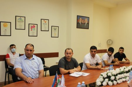 “Tokio-2020”yə lisenziya qazanmış kişi paracüdoçularla görüş olub