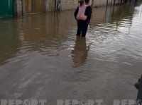 Gəncədə yağış suları evlərə dolub