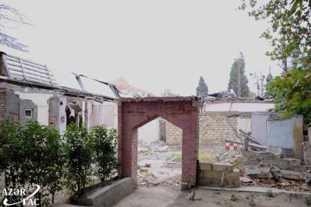 Xarici jurnalistlər Gəncədə Ermənistanın törətdiyi cinayətlərlə tanış olublar