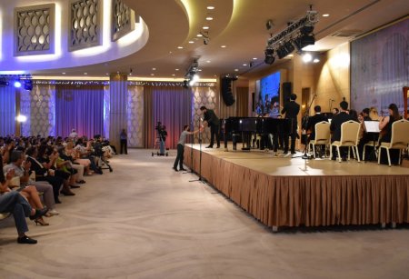 Qəbələ festivalı çərçivəsində Bakı Kamera Orkestrinin konserti olub Qəbələ festivalı çərçivəsində Bakı Kamera Orkestrinin konserti olub