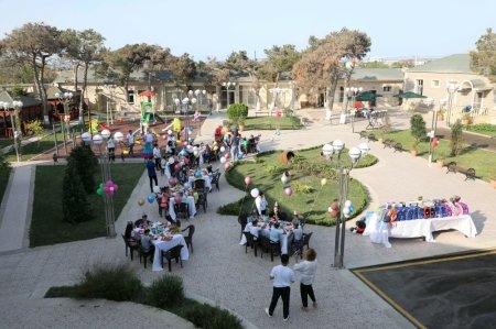 Heydər Əliyev Fondu uşaq evlərinin sakinləri və ahıllar üçün əyləncə proqramı təşkil edib