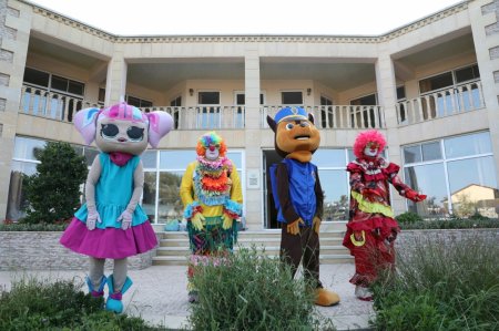 Heydər Əliyev Fondu uşaq evlərinin sakinləri və ahıllar üçün əyləncə proqramı təşkil edib