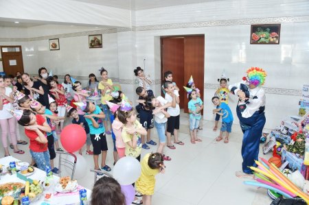 Heydər Əliyev Fondu uşaq evlərinin sakinləri və ahıllar üçün əyləncə proqramı təşkil edib