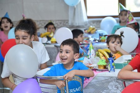 Heydər Əliyev Fondu uşaq evlərinin sakinləri və ahıllar üçün əyləncə proqramı təşkil edib