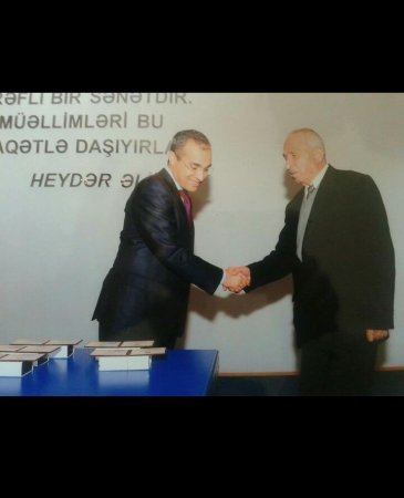 DÜNYADAN NƏ GÖZƏL BİR İNSAN KÖÇÜR...