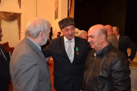 DÜNYADAN NƏ GÖZƏL BİR İNSAN KÖÇÜR...