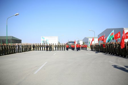 Bakının işğaldan azad olunması münasibətilə hərbçilərin Acıdərə türk şəhidliyinə yürüş keçirilib Bakının işğaldan azad olunması münasibətilə hərbçilərin Acıdərə türk şəhidliyinə yürüş keçirilib