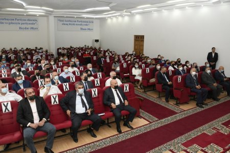 YAP-ın Nizami, Xətai, Nəsimi və Binəqədi rayon təşkilatlarının yeni sədrləri partiya aktivinə təqdim olunub