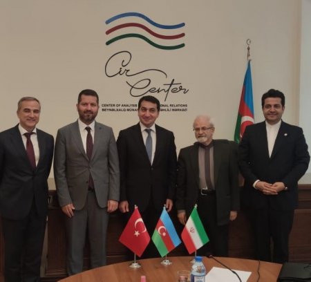 Hikmət Hacıyev İranın xarici işlər nazirinin müavini ilə görüşdü - FOTO