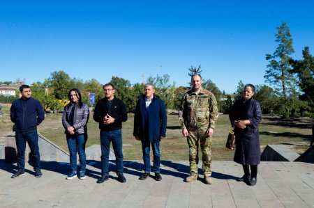 Şəhid övladları Şuşa şəhərində ağacəkmə aksiyasında iştirak ediblər Şəhid övladları Şuşa şəhərində ağacəkmə aksiyasında iştirak ediblər