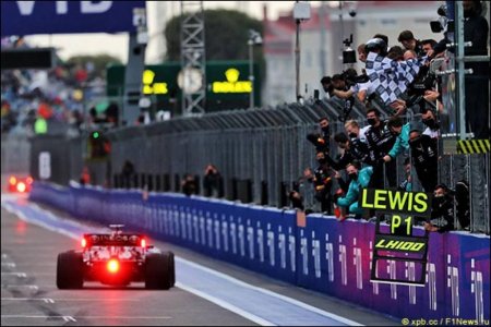 "Mercedes"in pilotu Luis Hamilton karyerasında 100-cü qələbəsini qazanıb