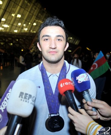 Avropa çempionatında uğurla çıxış edən akrobatika gimnastlarımız Vətənə qayıdıblar Avropa çempionatında uğurla çıxış edən akrobatika gimnastlarımız Vətənə qayıdıblar