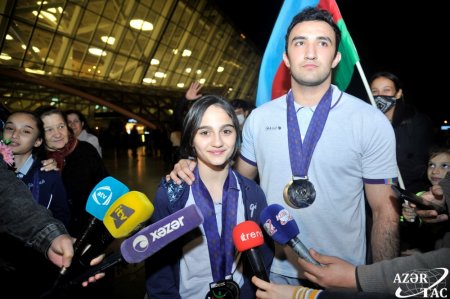 Avropa çempionatında uğurla çıxış edən akrobatika gimnastlarımız Vətənə qayıdıblar Avropa çempionatında uğurla çıxış edən akrobatika gimnastlarımız Vətənə qayıdıblar