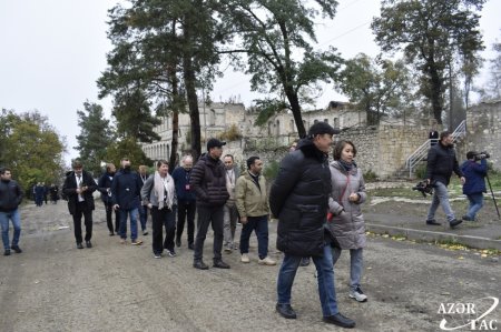 Diplomatik nümayəndəliklərin mətbuat məsələləri üzrə cavabdeh şəxsləri və xarici jurnalistlər Şuşaya səfər ediblər