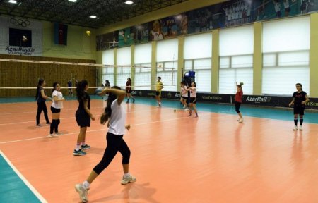 Gənclər və idman naziri Voleybol Federasiyasının fəaliyyəti ilə tanış olub Gənclər və idman naziri Voleybol Federasiyasının fəaliyyəti ilə tanış olub