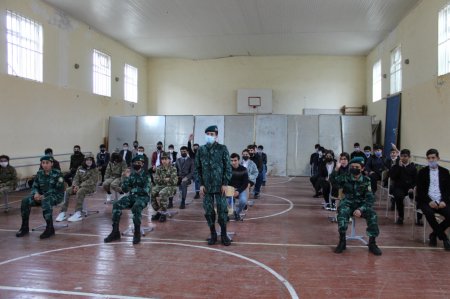 “Zəfər Salnaməsi” layihəsi çərçivəsində növbəti görüş şəhər 5№-li tam orta məktəbdə baş tutdu “Zəfər Salnaməsi” layihəsi çərçivəsində növbəti görüş şəhər 5№-li tam orta məktəbdə baş tutdu