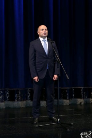 Milli Dram Teatrı yeni mövsümü “Qarabağnamə” ilə açıb Milli Dram Teatrı yeni mövsümü “Qarabağnamə” ilə açıb