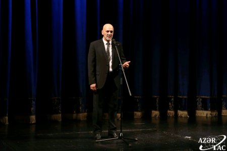 Milli Dram Teatrı yeni mövsümü “Qarabağnamə” ilə açıb Milli Dram Teatrı yeni mövsümü “Qarabağnamə” ilə açıb
