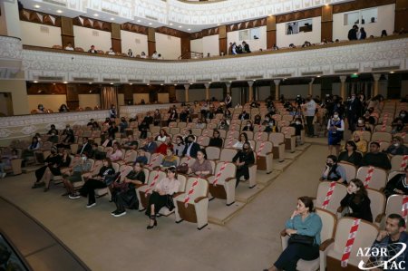 Milli Dram Teatrı yeni mövsümü “Qarabağnamə” ilə açıb Milli Dram Teatrı yeni mövsümü “Qarabağnamə” ilə açıb
