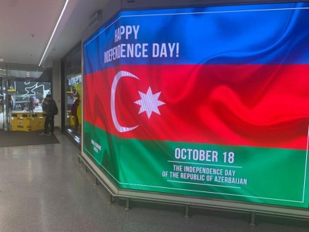 Londonda Azərbaycanın Müstəqilliyinin Bərpası Günü ilə əlaqədar bilbordlarda məlumat yerləşdirilib Londonda Azərbaycanın Müstəqilliyinin Bərpası Günü ilə əlaqədar bilbordlarda məlumat yerləşdirilib