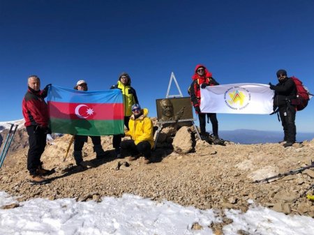 Zəfər Günü münasibətilə “Heydər zirvəsi”nə yürüş keçirilib