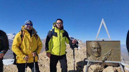 Zəfər Günü münasibətilə “Heydər zirvəsi”nə yürüş keçirilib