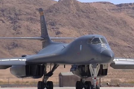 Cəmi 2 belə təyyarə, 48 raket və bütün donanma suyun dibinə gedir...