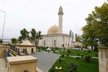 Şamaxıdakı Pirsaat Baba ziyarətgah-məscid kompleksinin bərpa və yenidənqurmadan sonra açılışı olub Şamaxıdakı Pirsaat Baba ziyarətgah-məscid kompleksinin bərpa və yenidənqurmadan sonra açılışı olub