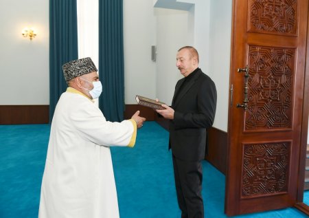 Şamaxıdakı Pirsaat Baba ziyarətgah-məscid kompleksinin bərpa və yenidənqurmadan sonra açılışı olub Şamaxıdakı Pirsaat Baba ziyarətgah-məscid kompleksinin bərpa və yenidənqurmadan sonra açılışı olub
