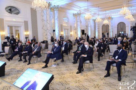 Qlobal Bakı Forumu: Üçüncü paneldə yeni erada sülh, təhlükəsizlik və insan haqlarına dair müzakirələr aparılıb Qlobal Bakı Forumu: Üçüncü paneldə yeni erada sülh, təhlükəsizlik və insan haqlarına dair müzakirələr aparılıb