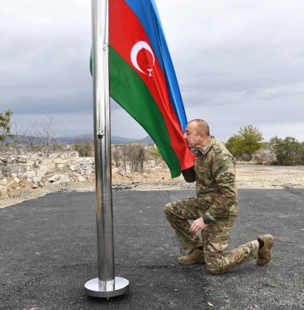 Ordumuzun Müzəffər Ali Baş Komandanın rəhbərliyi ilə tarixi missiyası Ordumuzun Müzəffər Ali Baş Komandanın rəhbərliyi ilə tarixi missiyası