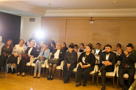 Eşitmə və nitq məhdudiyyətli gənclərin iştirakı ilə “Qarabağ” mahnısına çəkilmiş klipin təqdimatı keçirilib Eşitmə və nitq məhdudiyyətli gənclərin iştirakı ilə “Qarabağ” mahnısına çəkilmiş klipin təqdimatı keçirilib