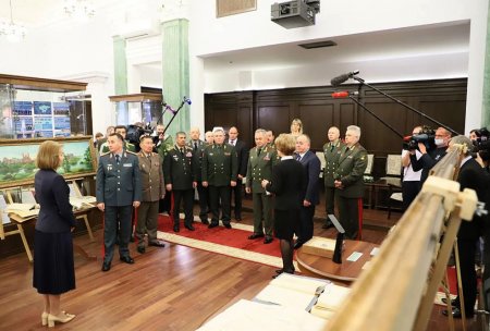 Müdafiə Naziri Zakir Həsənov Moskvada - Fotolar