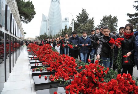 Azerbaycanı müstəqilliyə aparan yol!