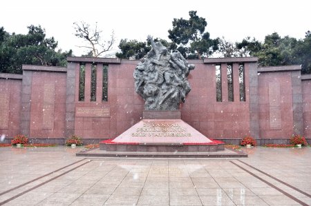 20 Yanvar şəhidlərinin xatirəsi paytaxtın “20 Yanvar” meydanında da anılıb 20 Yanvar şəhidlərinin xatirəsi paytaxtın “20 Yanvar” meydanında da anılıb