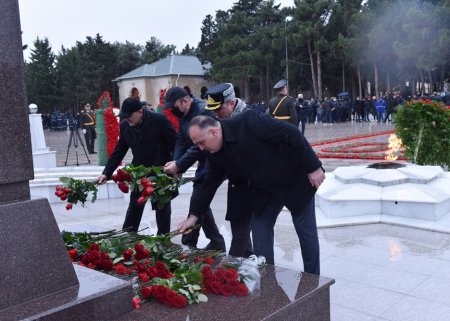 Sumqayıtda 20 Yanvar şəhidlərinin xatirəsi yad olunub Sumqayıtda 20 Yanvar şəhidlərinin xatirəsi yad olunub